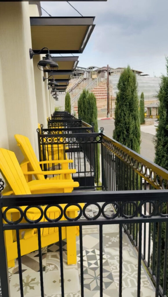 tavern hotel cottonwood, az balcony.